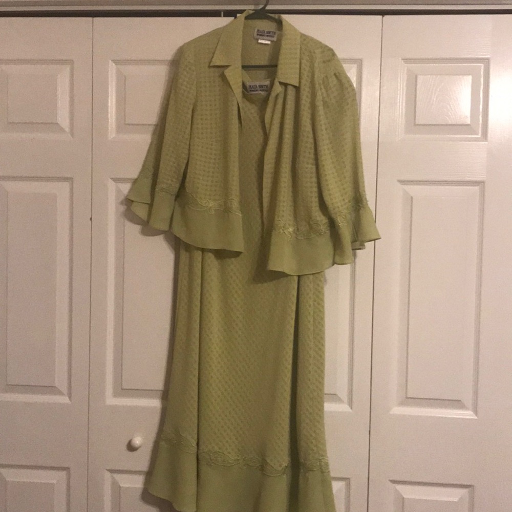 Sleeveless dress with jacket